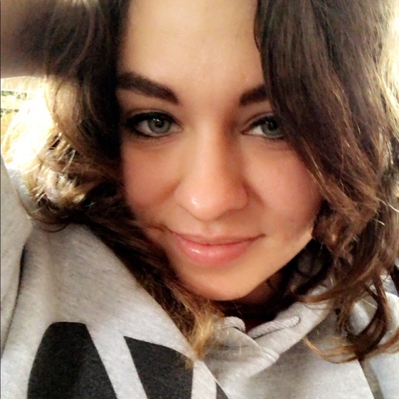 Meet your Posher, Amanda - Picture 1 of 1